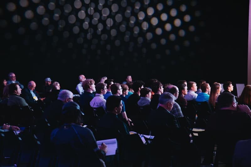 Odborná konferencia — prednáškový sál
